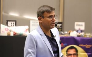 investor pitching, pitching skills, entrepreneur speaking, public speaking, business pitch, startup pitch, confident speaker, storytelling pitch, pitch presentation, clear messaging, investor trust, pitch deck, body language, Q&A session, pitch visuals, funding pitch, startup founder, pitch clarity, leadership presence, effective pitch