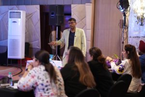 stage mastery, public speaking, confidence, presentation, audience, body language, preparation, connection, speaker, communication, spotlight, nerves, voice control, eye contact, growth, blueprint