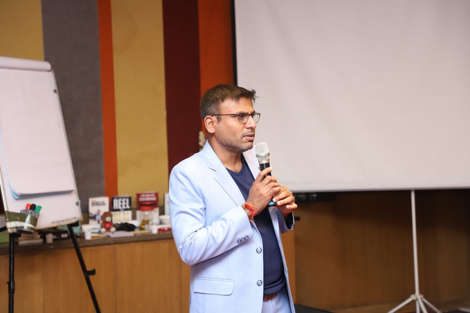 networking skill, speaker connections, public speaking tips, build relationships, speaking success, audience engagement, speaker networking, career growth, keynote speaker, speaker branding, professional networking